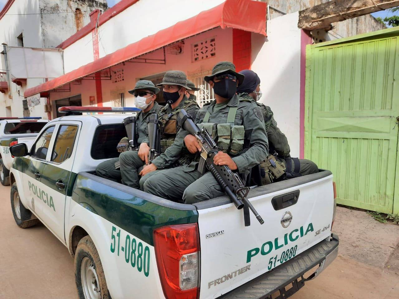 Supermercados, cadenas de almacenas y demás sitios de gran movimiento comercial