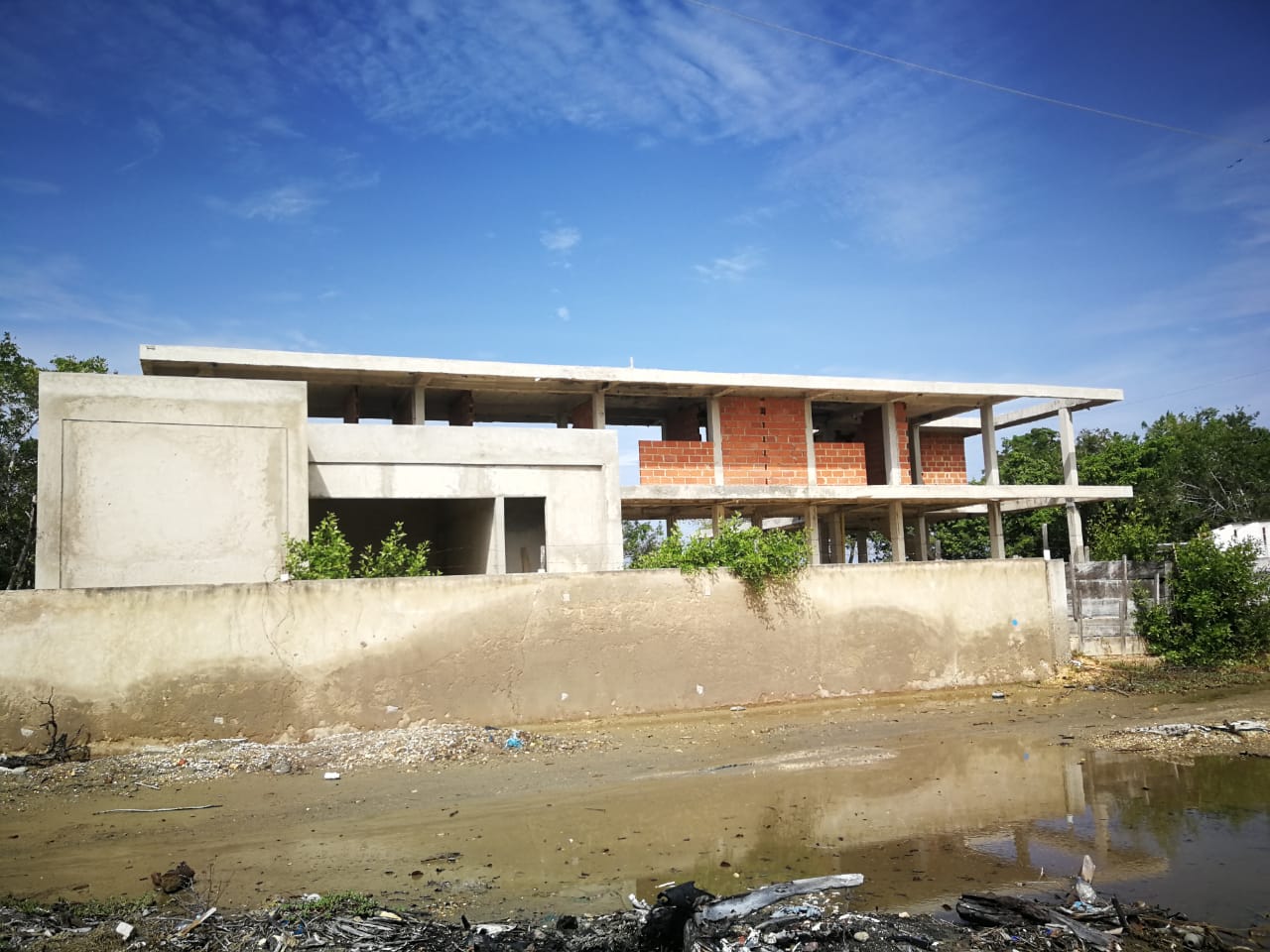 La edificación se construyó a 8 metros del mar