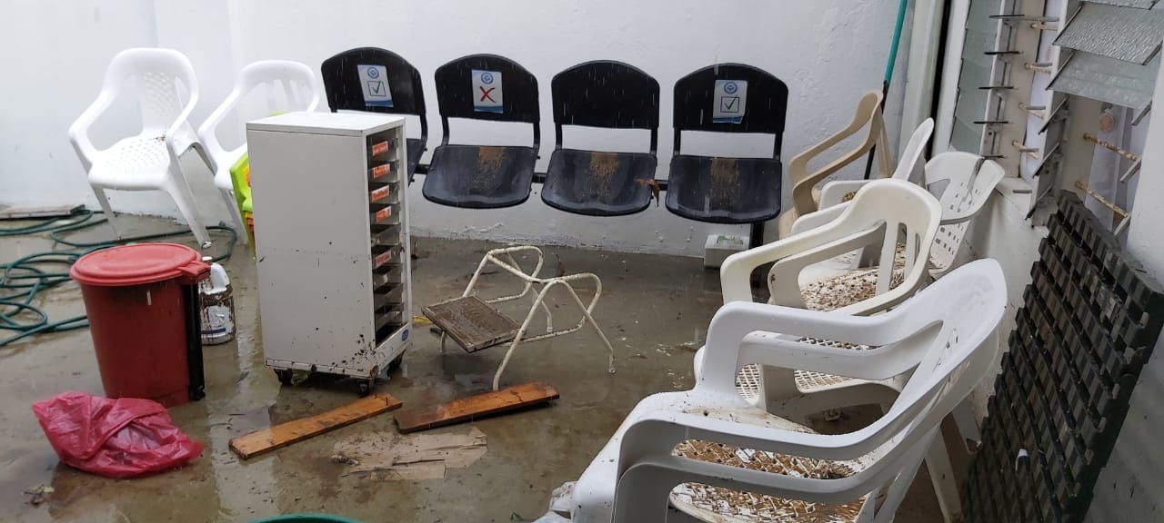 fue necesario la evacuación de los elementos del puesto de salud para poder atender a pacientes en sitios improvisados