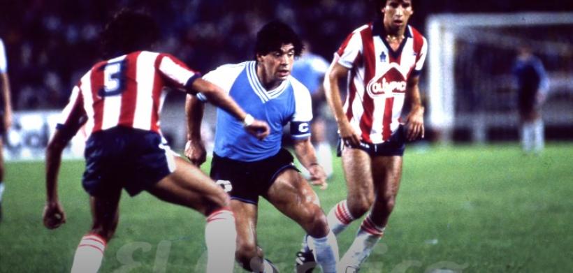 El astro argentino enfrentó a Junior en 1986.