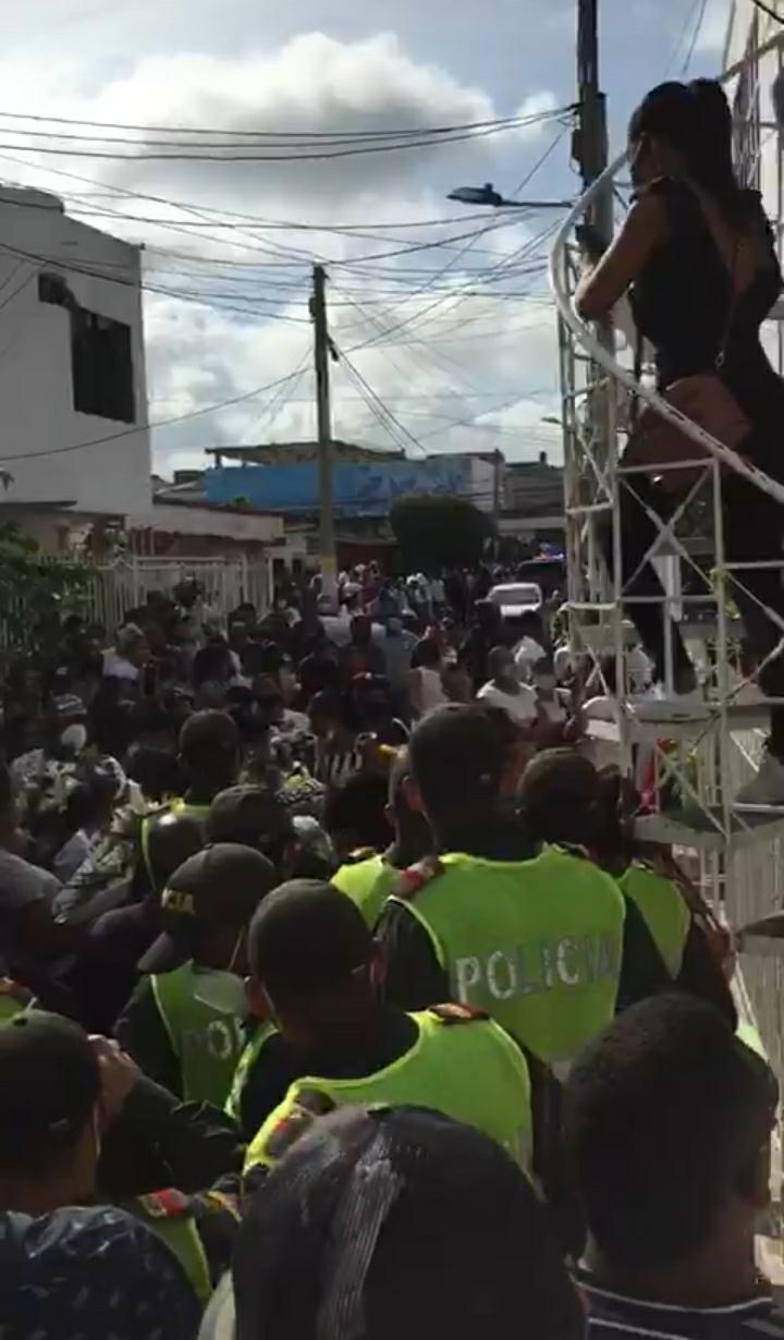 Multitudinario entierro