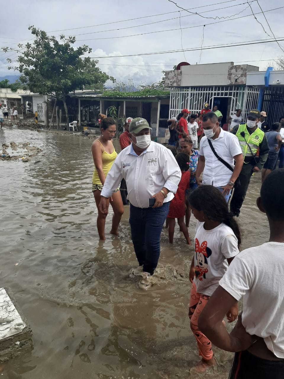 Alcalde de Ciénaga acompaño a los habitantes de los barrios afectados