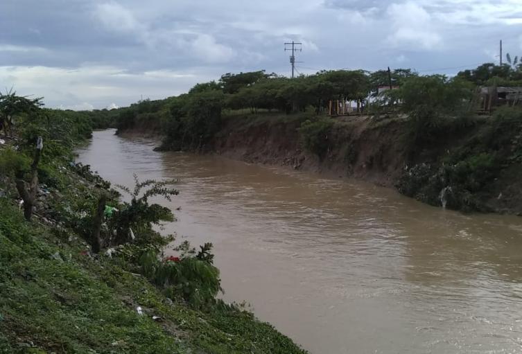 Hallan a menor arrastrado por arroyo.