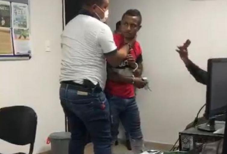 El joven fue golpeado por la Policía.