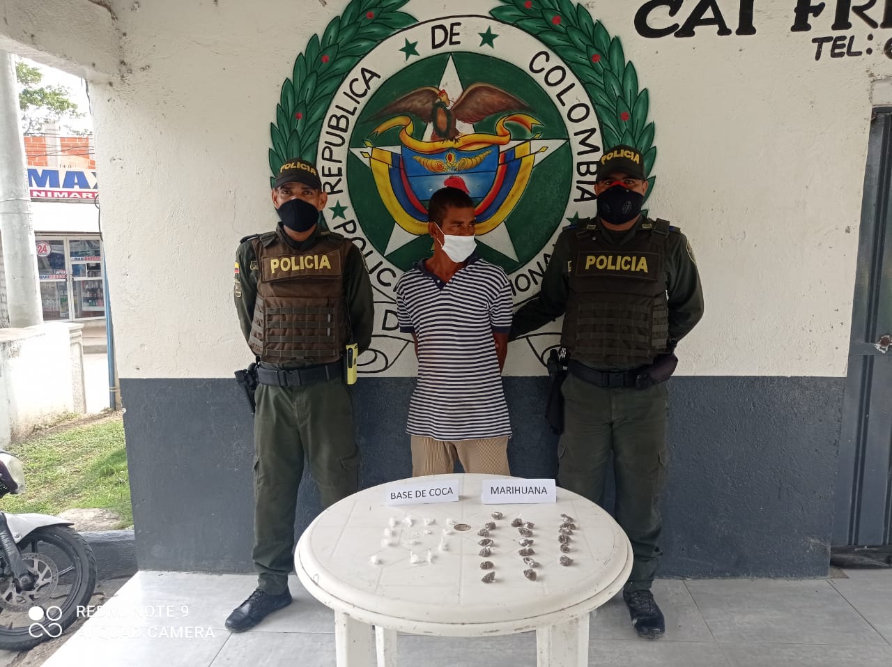 Por el delito de tráfico de estupefacientes