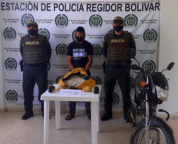 La tenía camuflada en el cojín de una moto