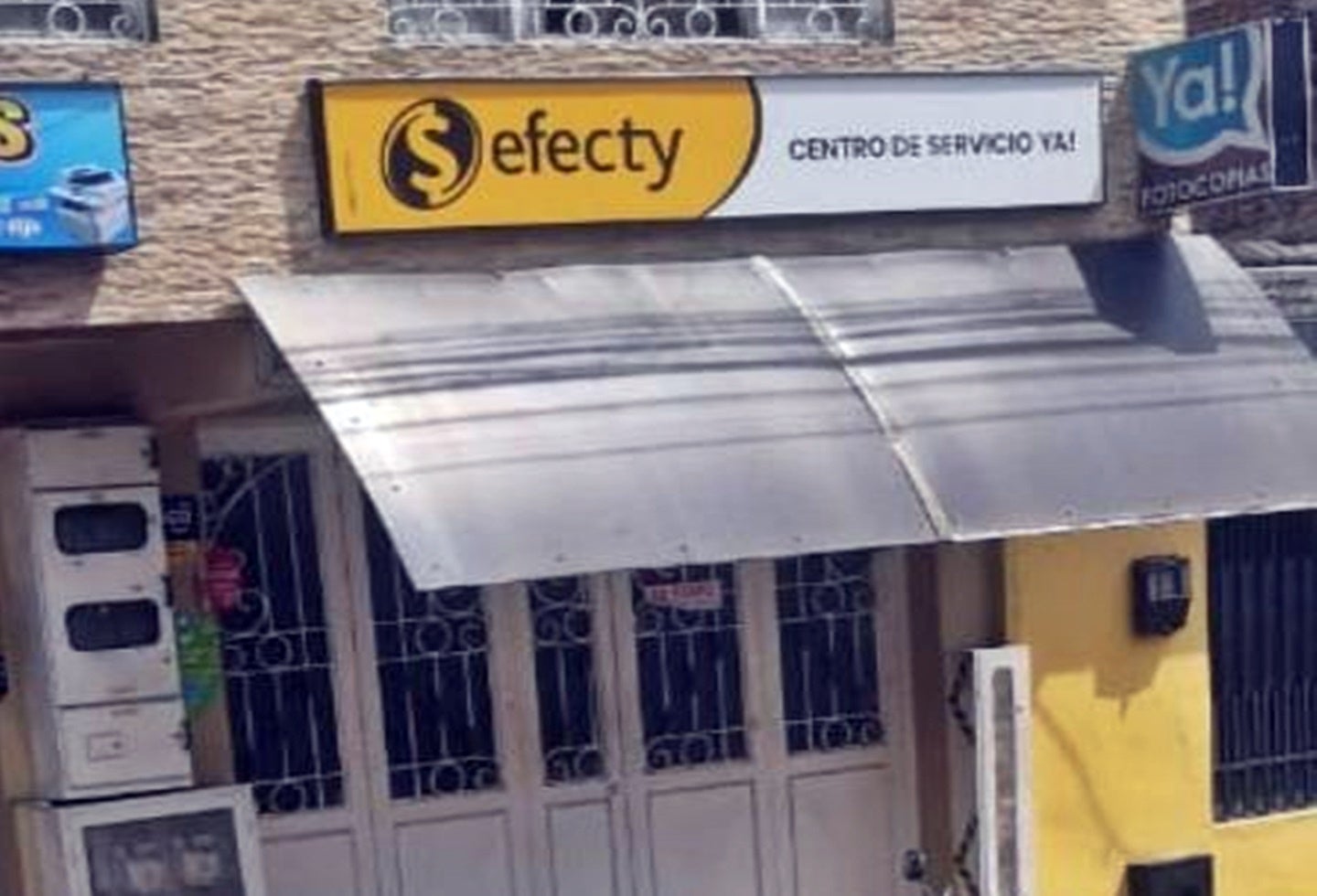 Pareja de ladrones a bordo de una motocicleta intentó atracar un Efecty en Ancón.