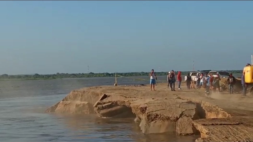 Las autoridades lanzan un SOS sobre la crítica situación, en este momento se mantiene cerrada la vía Salamina - E PIñón