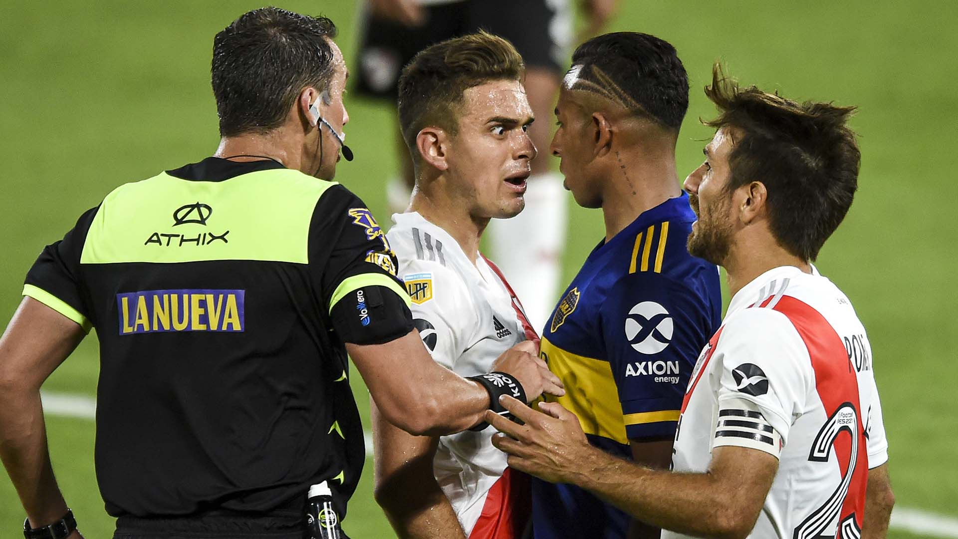 Santos Borré vs Sebastián Villa