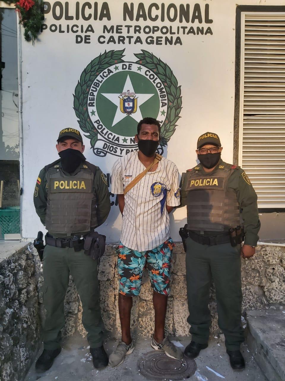 Requerido por el delito de hurto calificado y agravado.