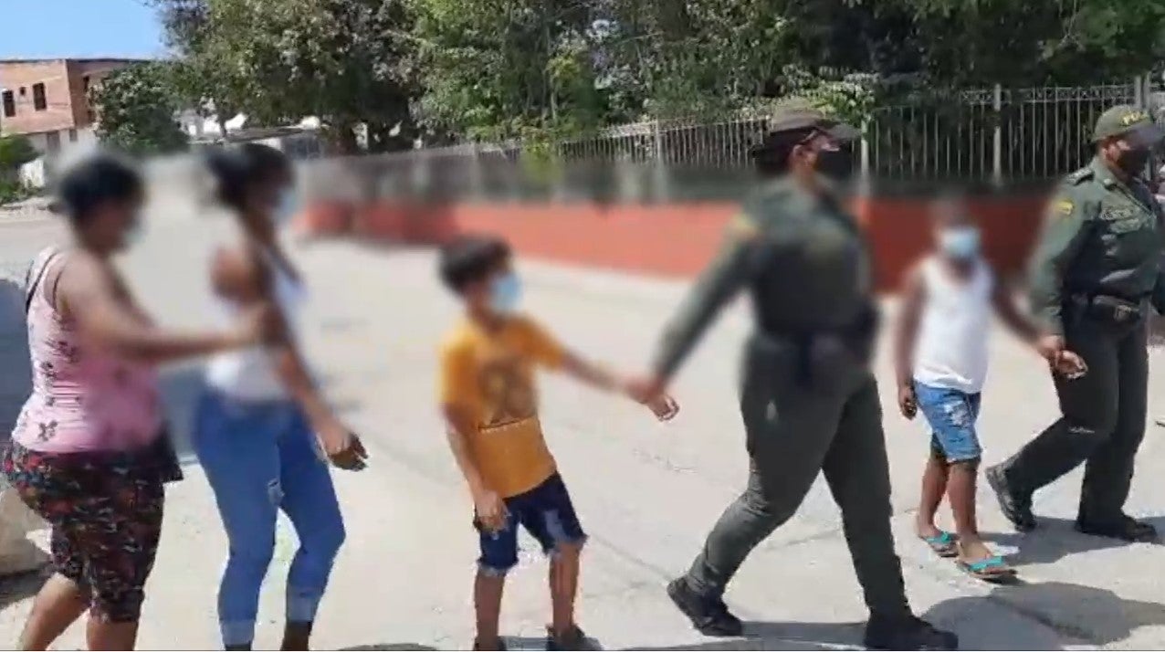 Las dos madres y los dos menores fueron trasladados ante la Comisaría de Familia, en el barrio Chiquinquirá