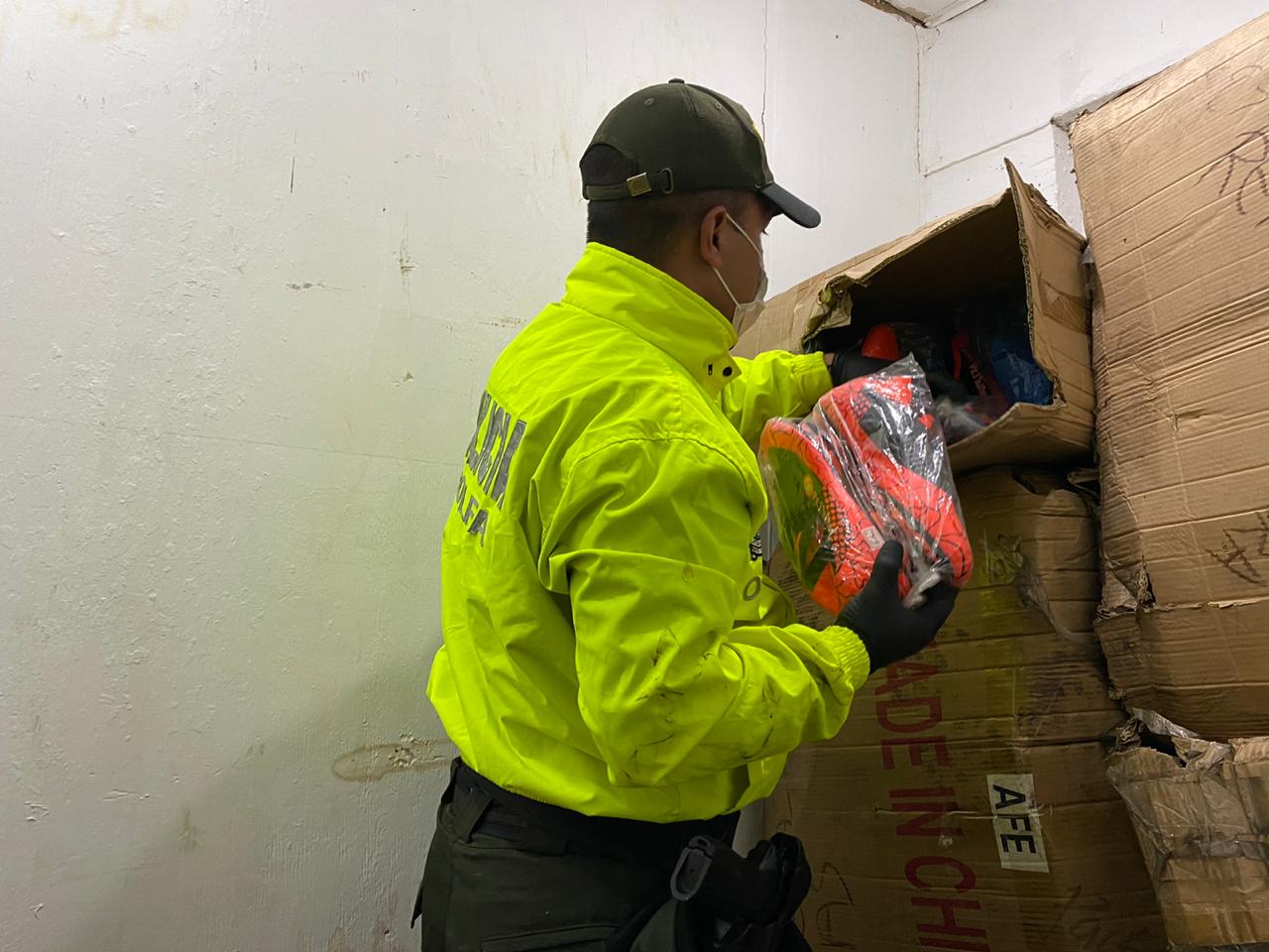 Incautan 200 millones de pesos en mercancía de contrabando en Bazurto