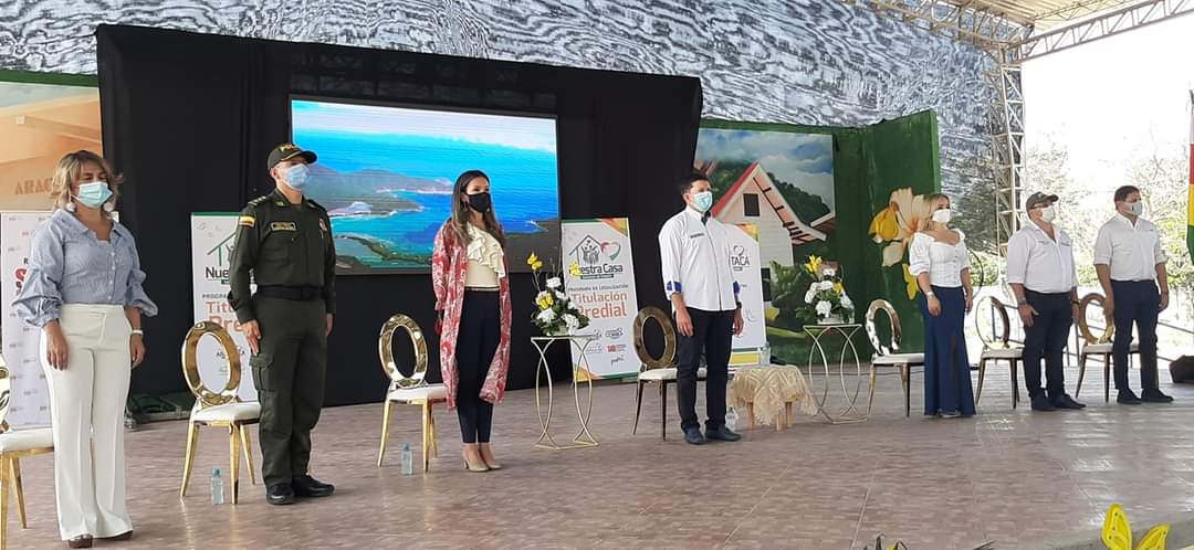 diversos alcaldes acompañaron la actividad para lograr acercamiento con el ministro y pedir beneficios para su municipio