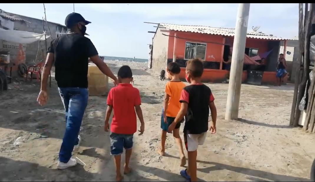 Las autoridades buscan frenar el contagio de covid-19, en zona rural de Puebloviejo.