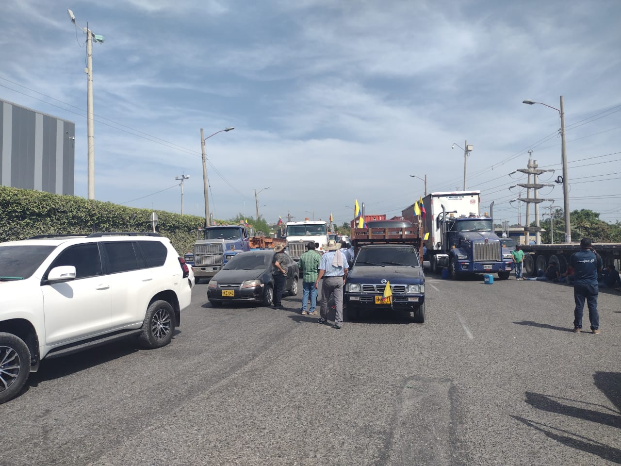 Camioneros retomaron protestas en Cartagena, por la negativa de levantar las talanqueras en los peajes