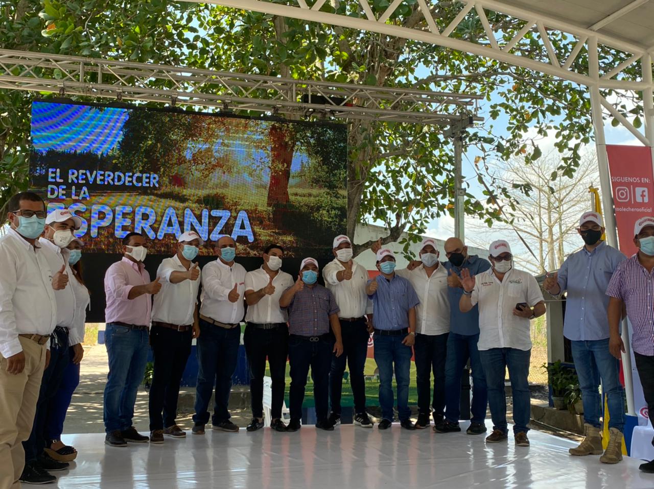 "Asociatividad entre pequeños productores de leche, estrategia para avanzar": Viceministro Botero