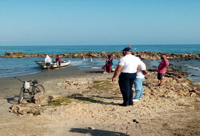 Los guardacostas lograron sacar el cuerpo del mar