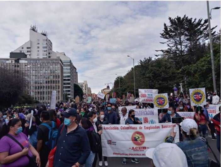 Plantón por irrespeto a las mujeres en una estación de radio