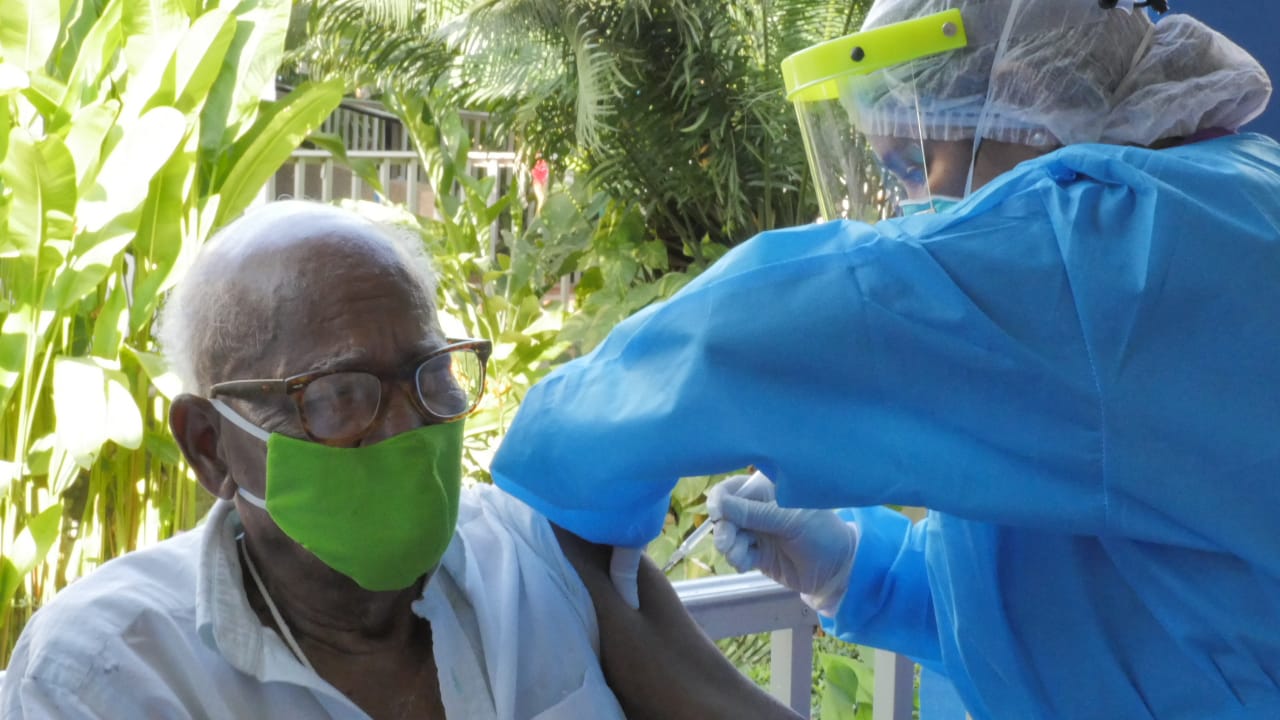 Inicia aplicación de segunda dosis de vacunación anticovid en Cartagena