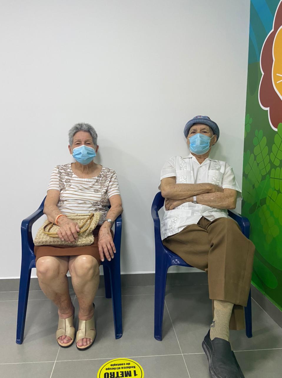 Pico y cédula en Cartagena para la vacunación contra el Covid-19 de adultos mayores a 80 años