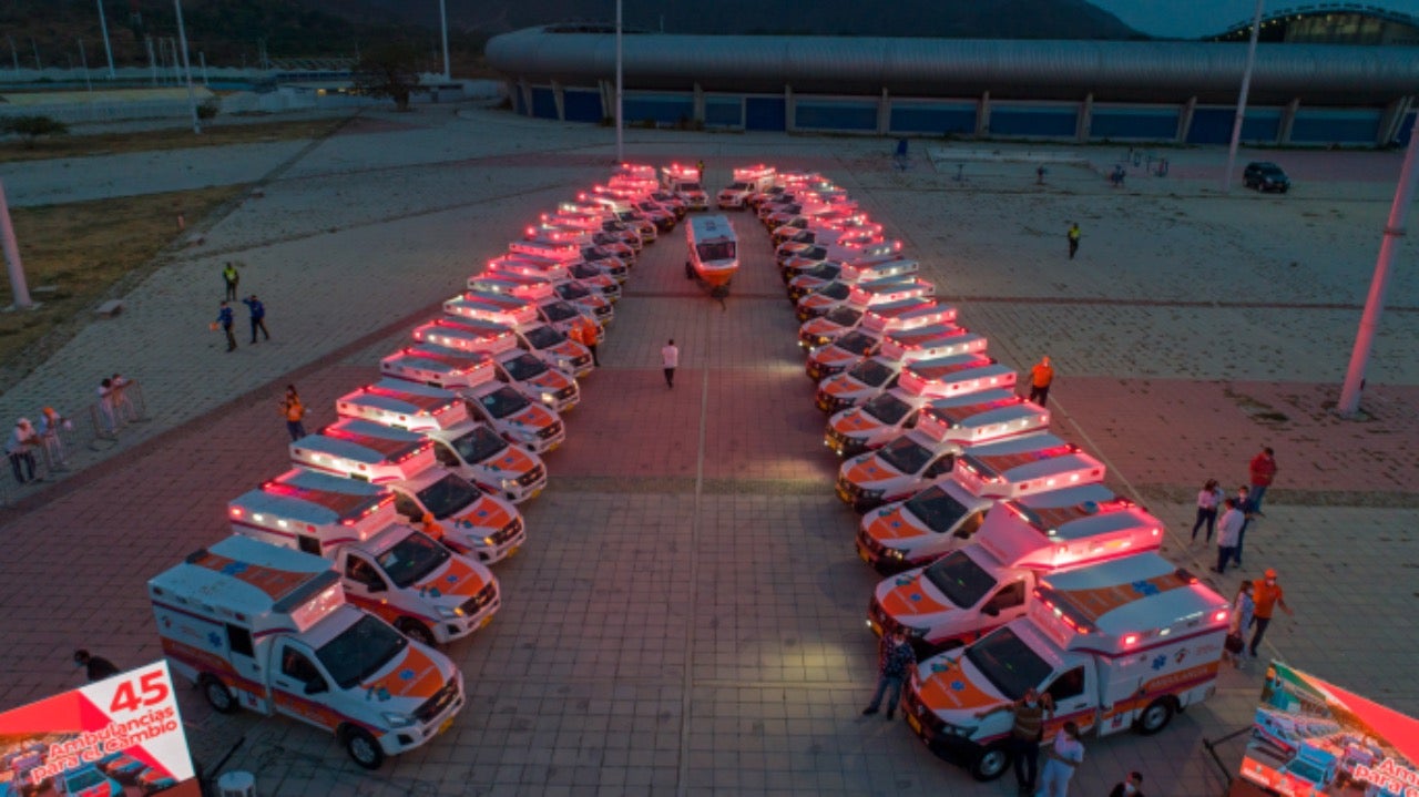 las ambulancias fueron entregadas a los diversos centros asistenciales.