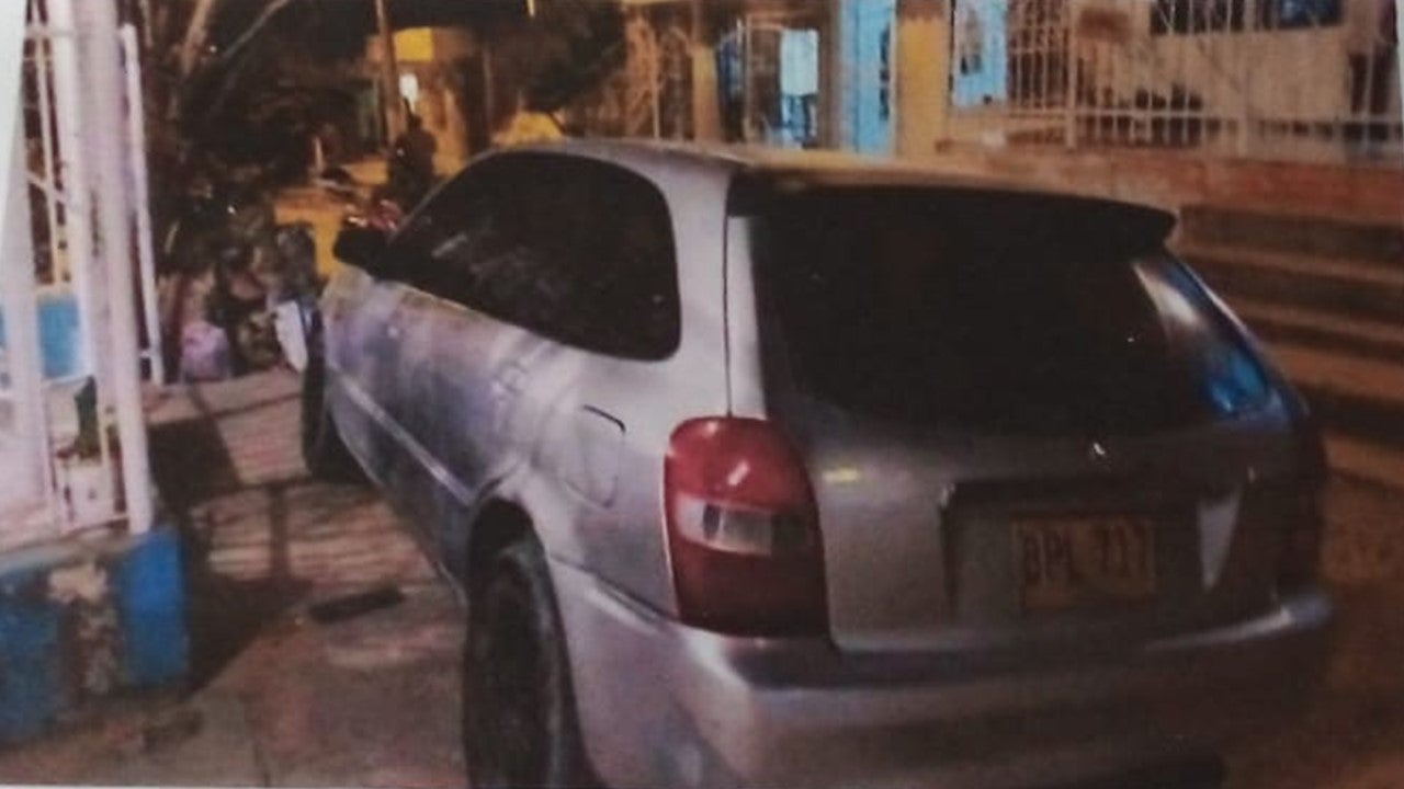 Mazda Allegro 2002, de placa BTL 717 matriculado en el municipio de Turbaco, Bolívar