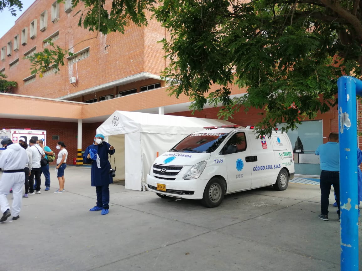 Siguen los aumentos de casos de Covid-19 complicando la atención en centros asistenciales