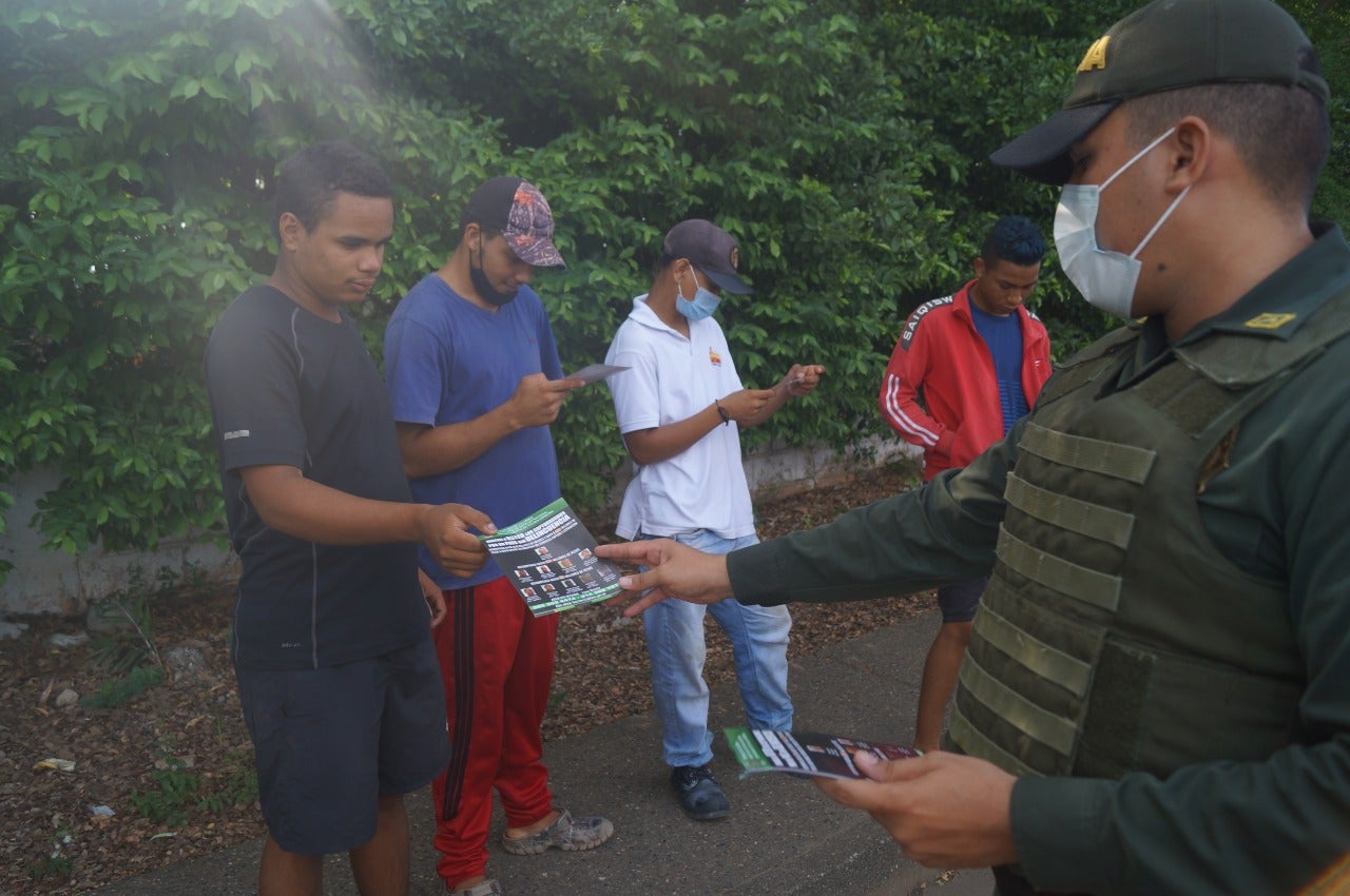 Los delincuentes más buscados pertenecen a grupos ilegales .