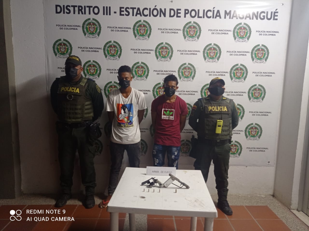 Se decomisaron armas de fuego y cartuchos de diferentes calibres.