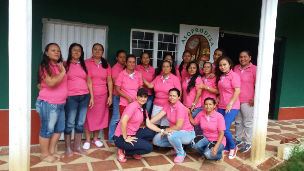 Hombres y mujeres del campo se unieron para exportar un producto de calidad