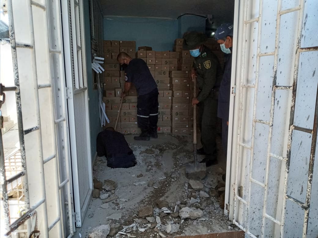 La comunidad se mostró agradecida con los bomberos y policías