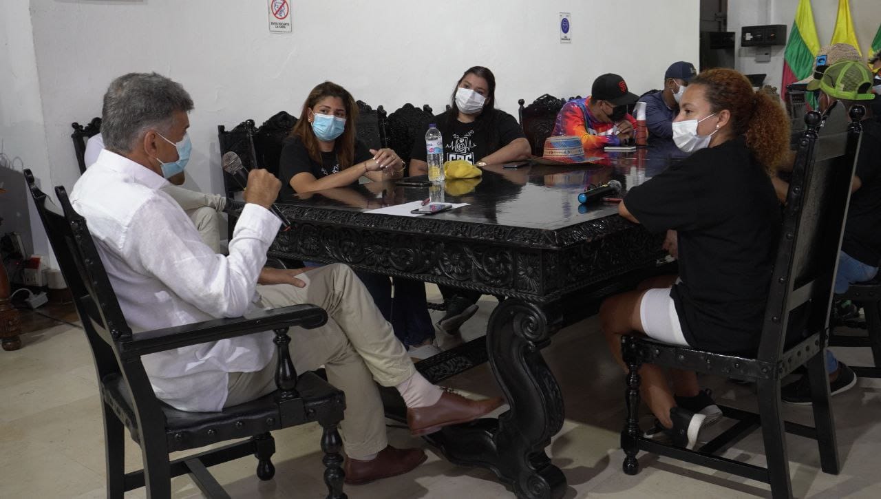 Secretario del interior y gremio del entretenimiento