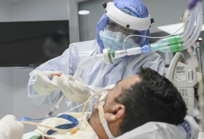 Pacientes Covid esperan una cama UCI