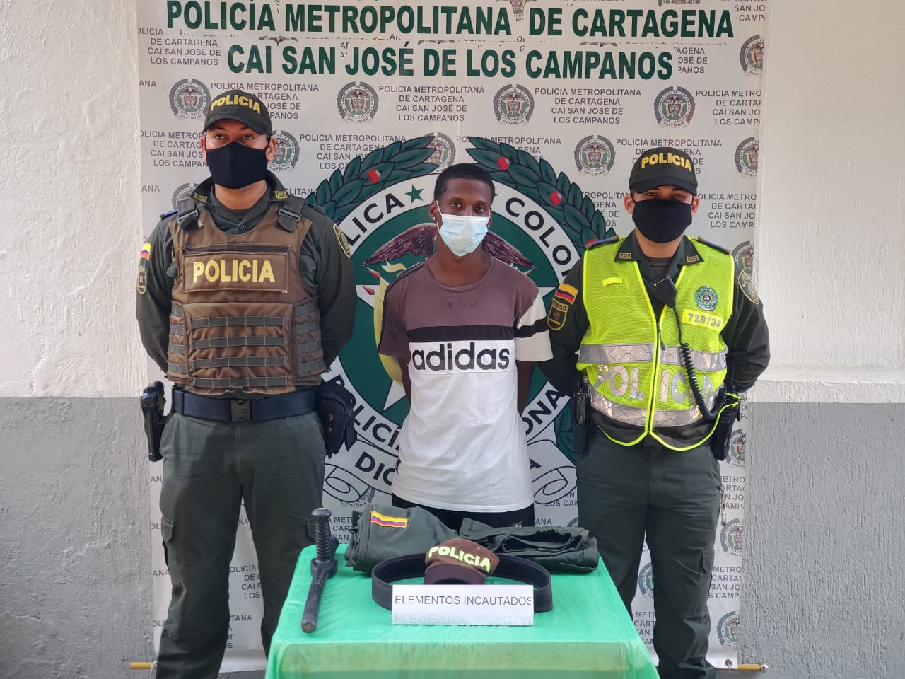 Vestía uniforme de la Policía Nacional