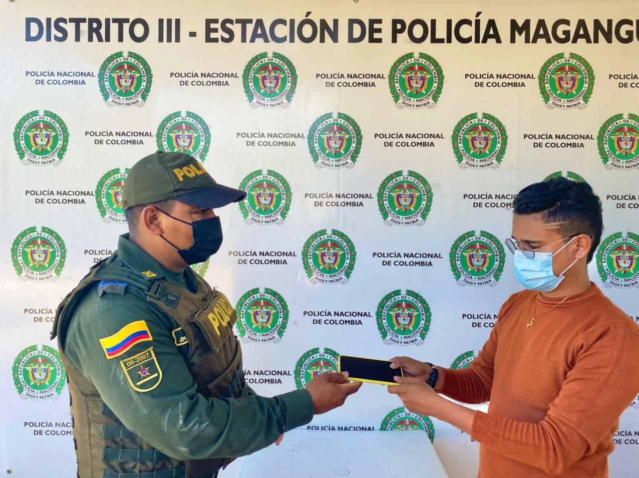 A la víctima la intimidaron dos hombres