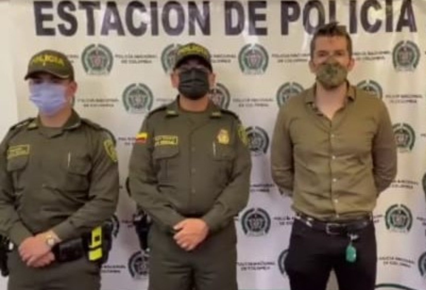 Alcalde de Pailitas Carlos Javier Toro con dos Uniformados