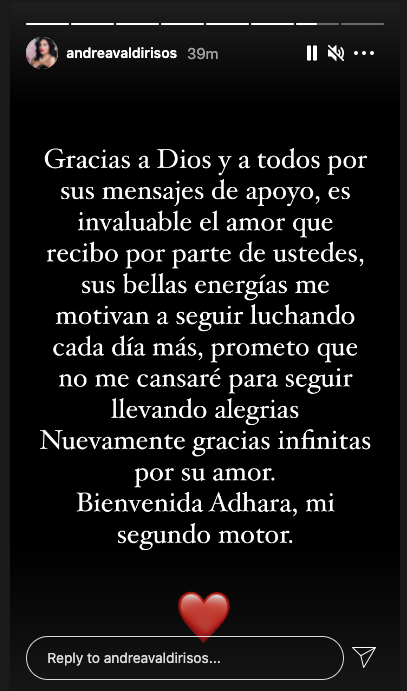 Andrea Valdiri le da la bienvenida a Adhara