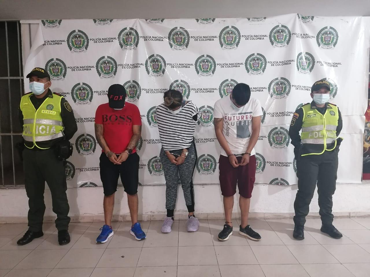 Tres personas capturadas por la Policía Nacional luego de cometer un hurto millonario