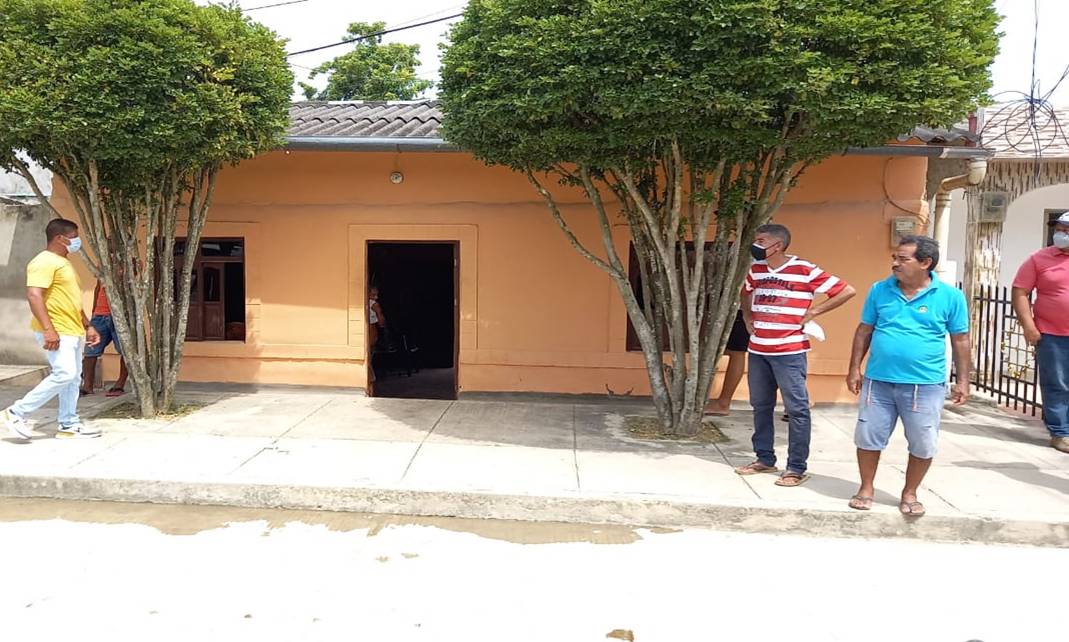 Vecinos y curiosos llegaron al lugar