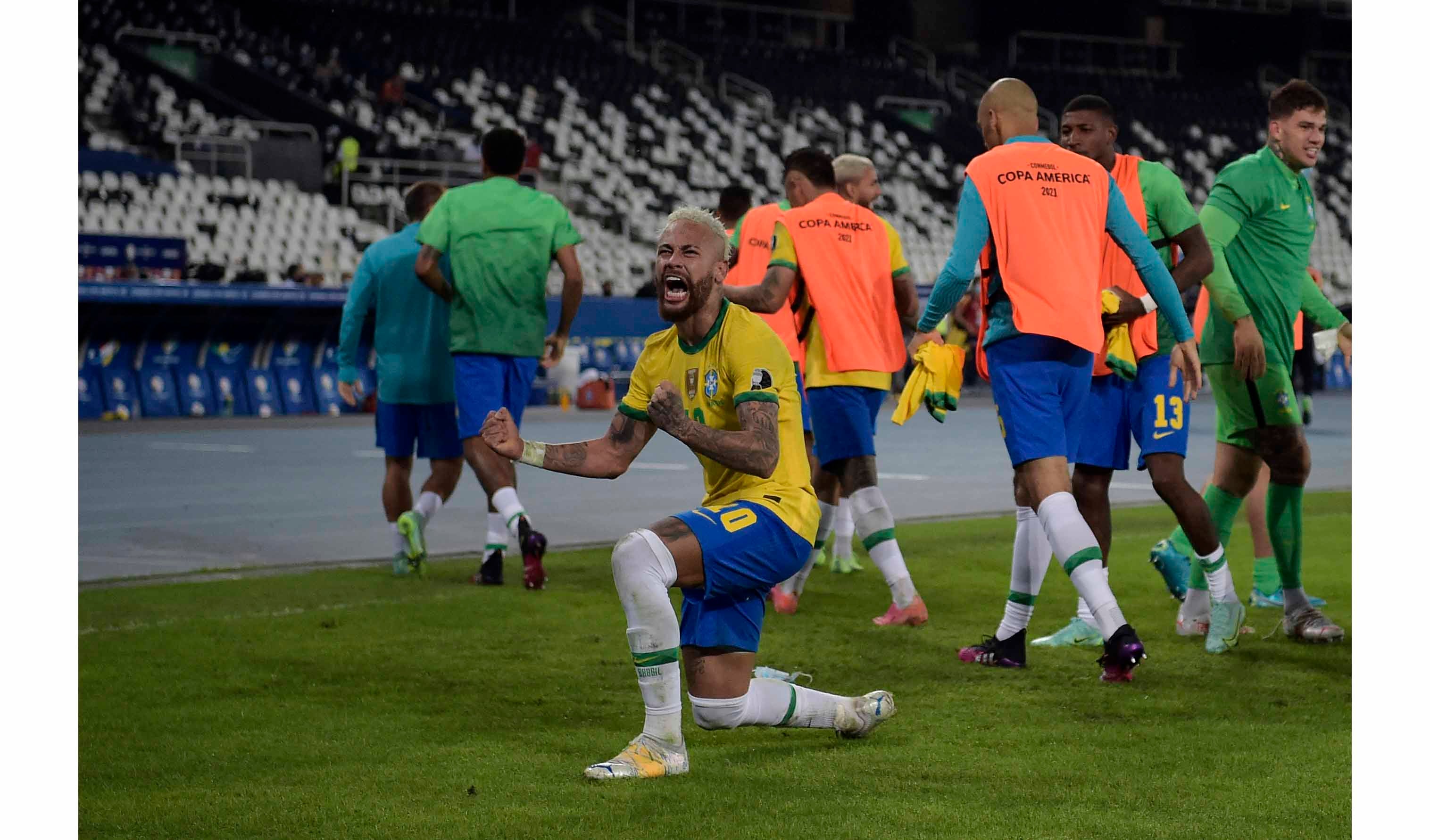 Neymar, su risita, burla y celebración del robo ante Colombia