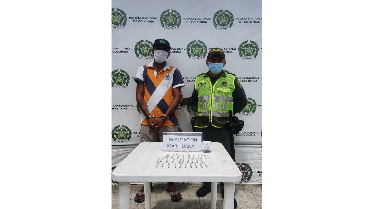 Tenía en su poder más 30 cigarrillos de marihuana y una serie de papeles de bazuco.