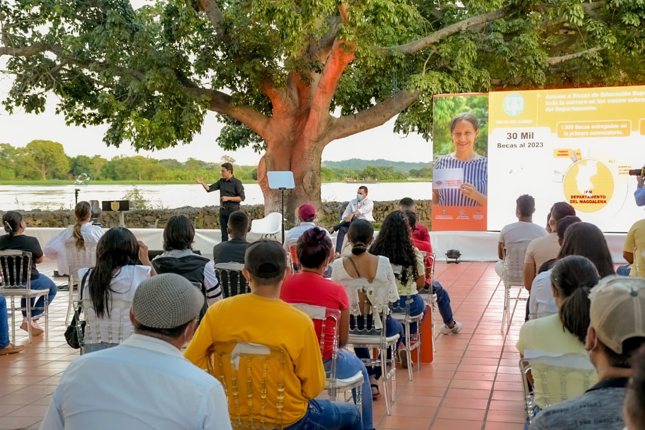 El anuncio fue beneficiar a 4.500 estudiantes