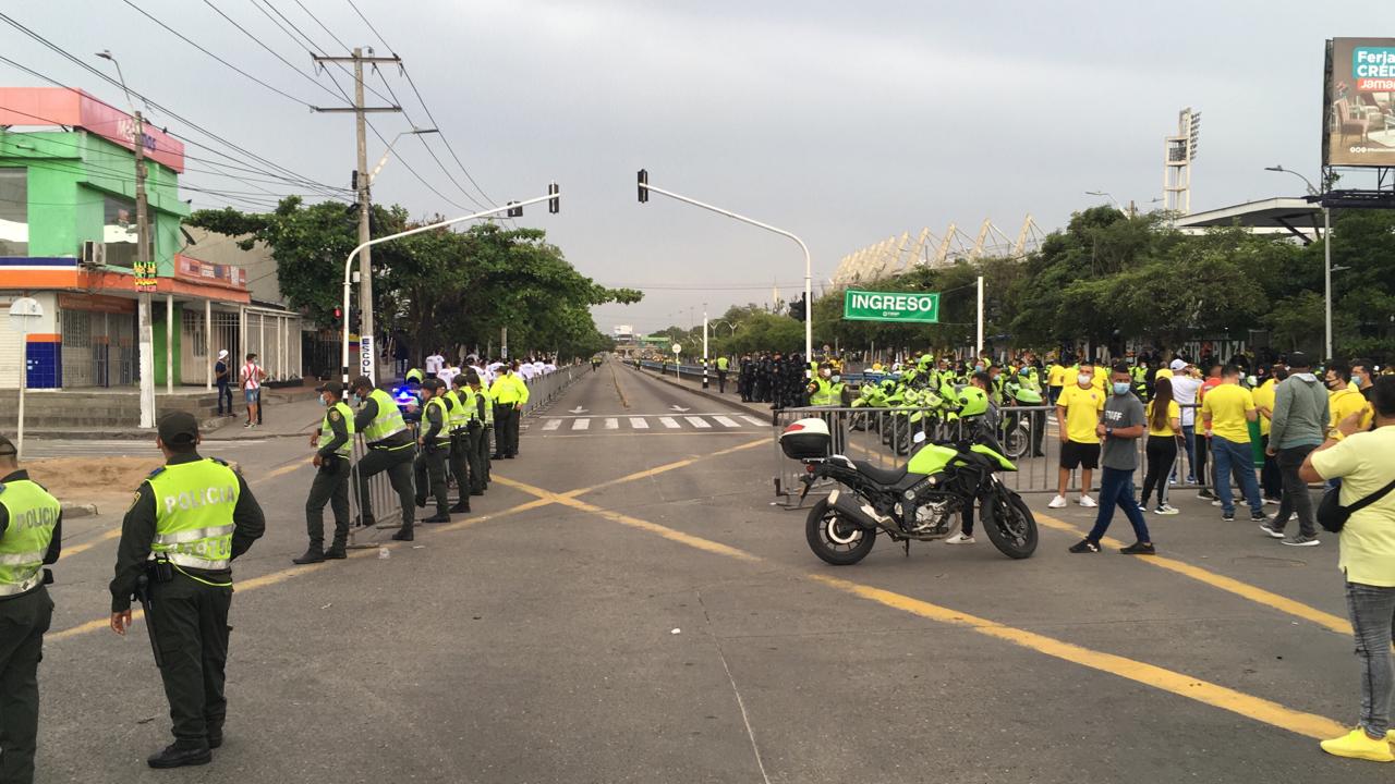 Operativos de Policía en exteriores del Estadio Metropolitano