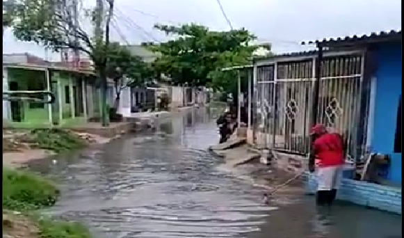 Rebosamiento de alcantarilla en Barranquilla