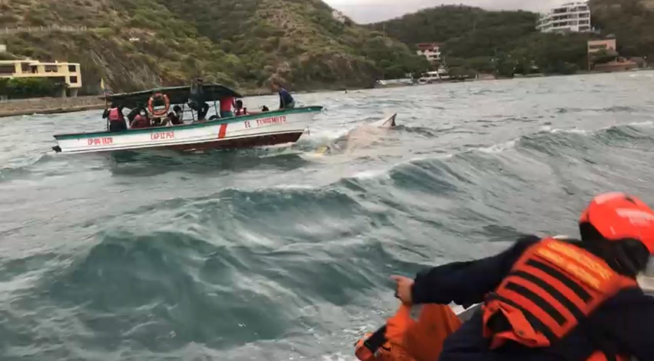 Autoridades marítimas apoyaron el rescate de 18 pasajeros de una lancha que sufrió hundimiento