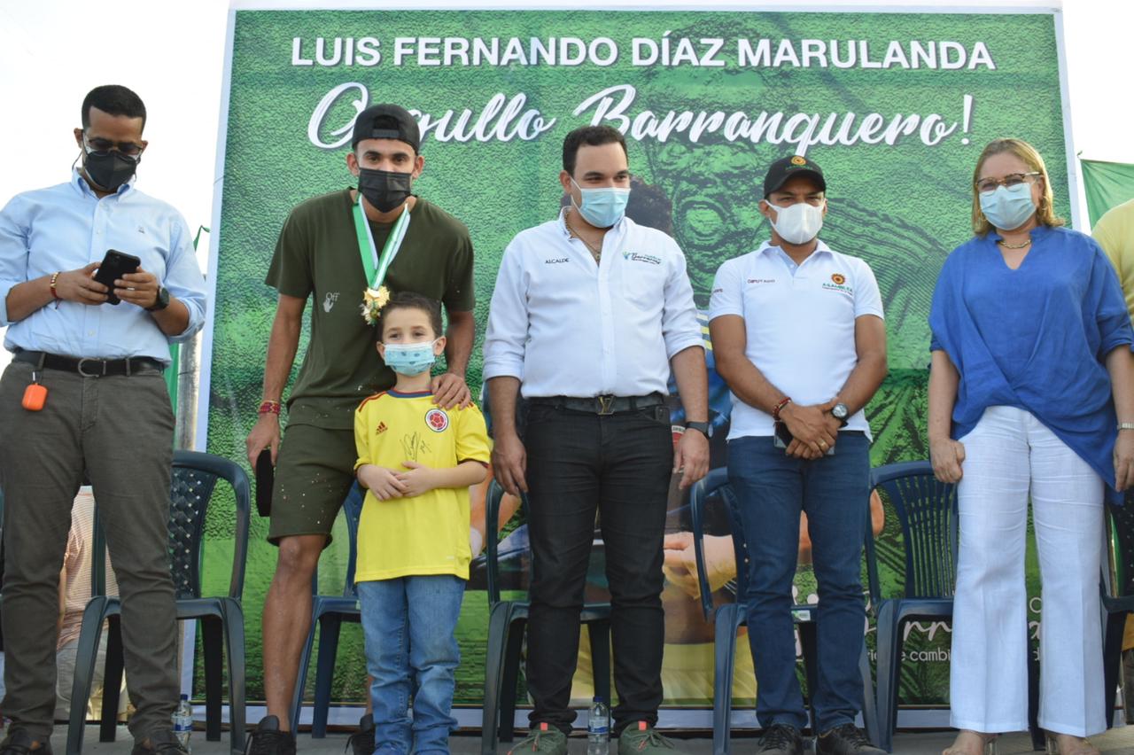 Con bombos y platillos los barranqueros rindieron homenaje al jugador guajiro