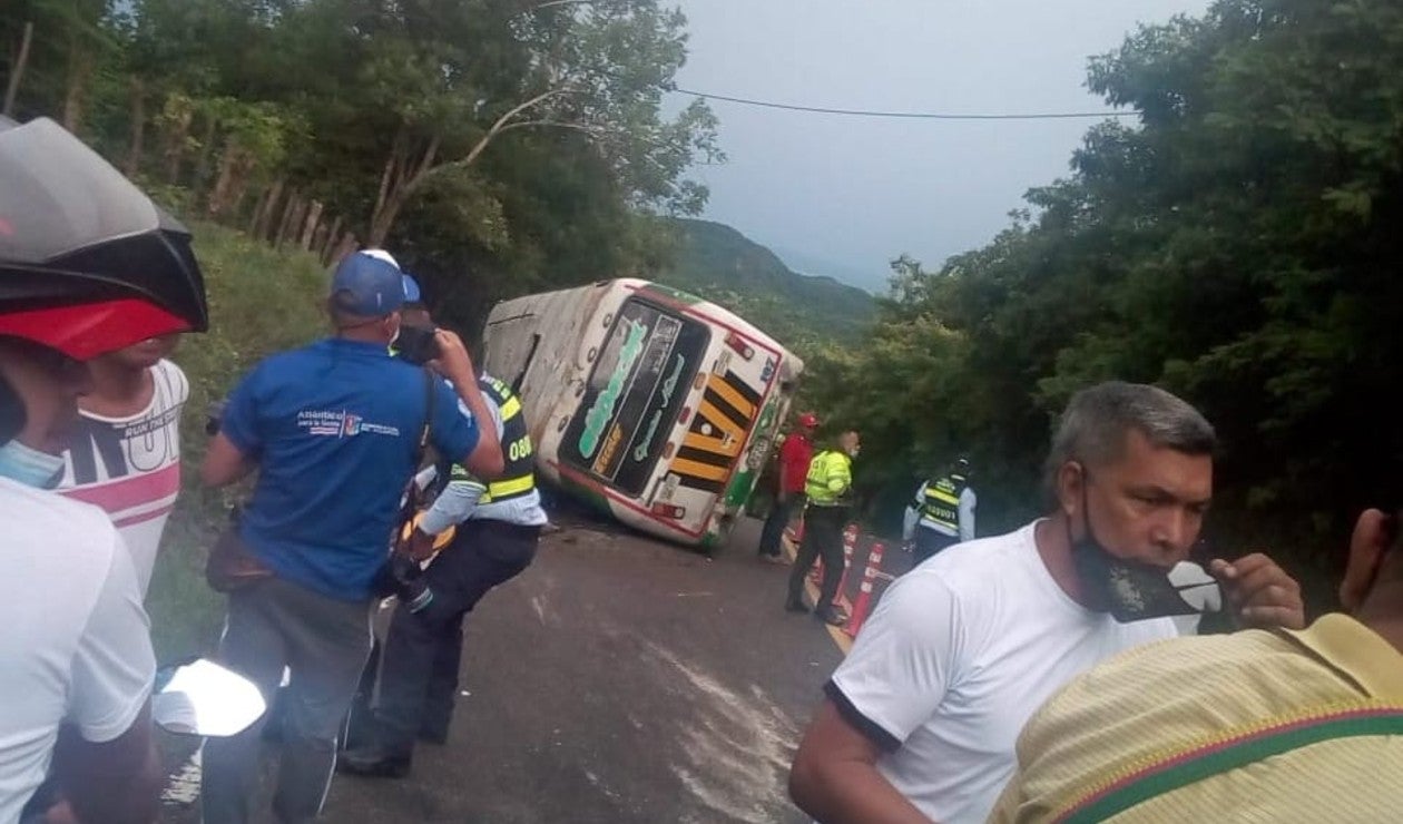 Bus volcado en Atlántico dejó 15 heridos