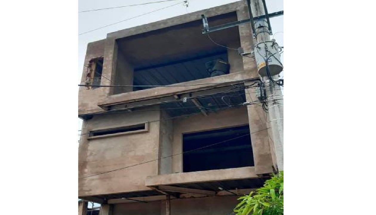 En el tercer piso quedó el cuerpo del joven