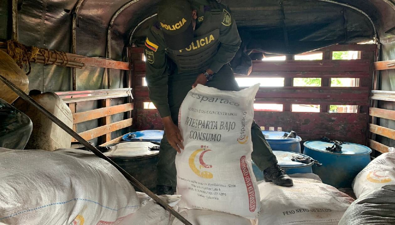 También fueron incautados 240 galones de combustible ACPM y 180 de gasolina