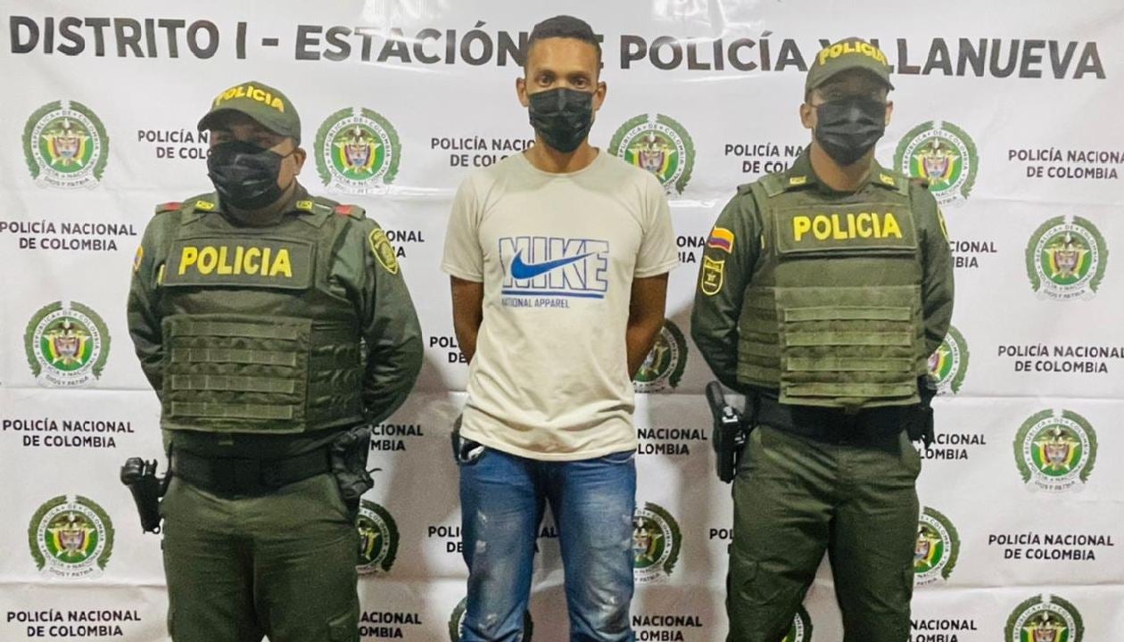 Presenta una investigación vigente por acceso carnal violento.